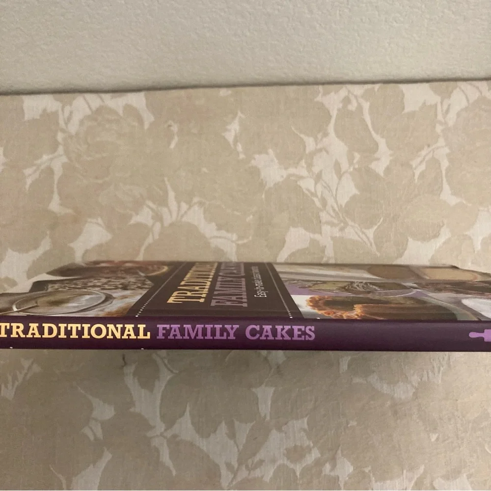 Traditional Family Cakes Easy-to-make Classic Favorites Book 2011 - Picture 3 of 7